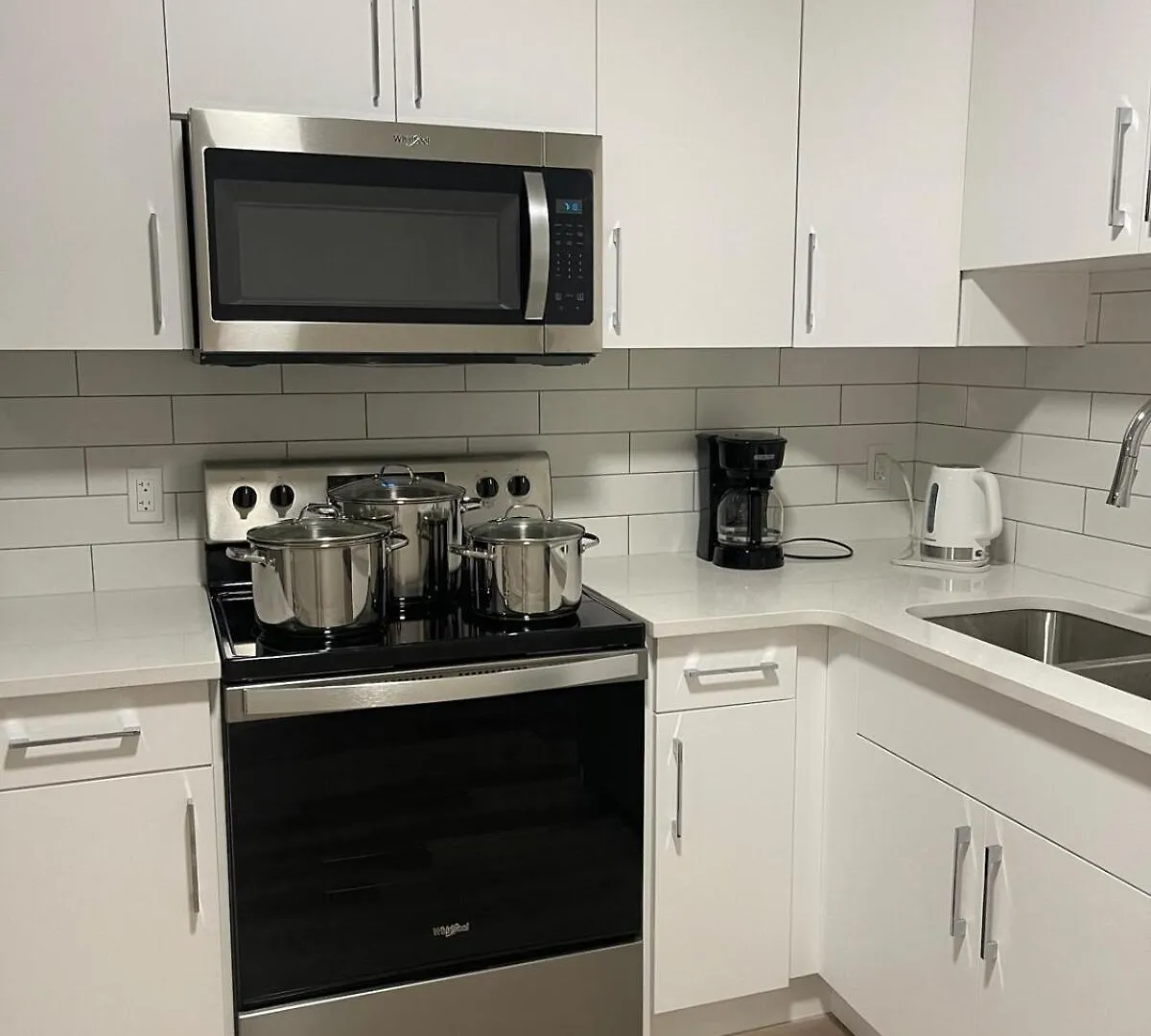 Modern Suite In Basement Upland Edmonton Canada