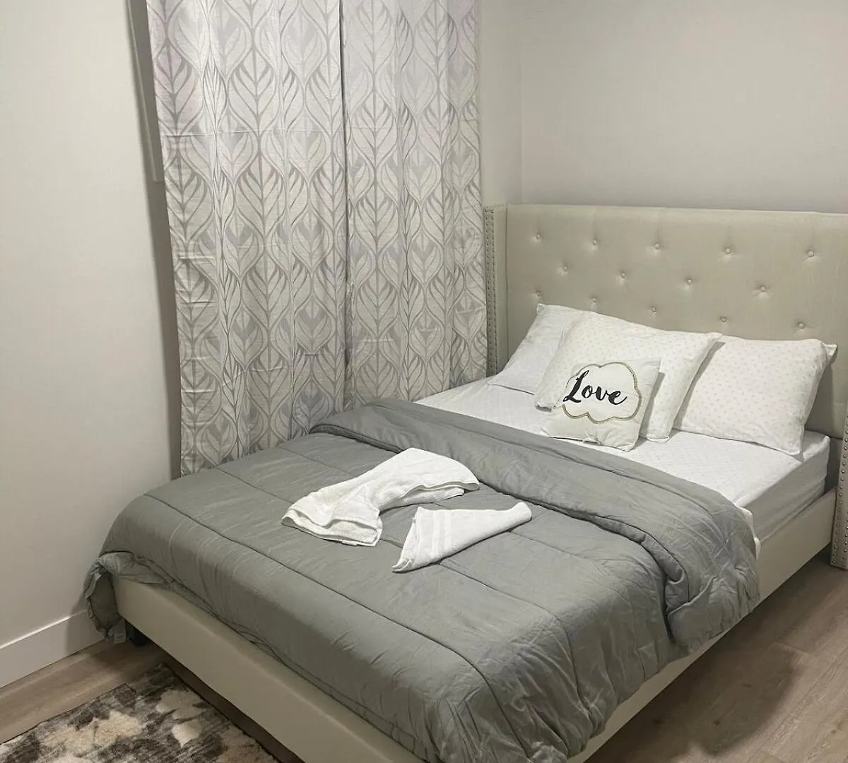 Modern Suite In Basement Upland Edmonton Apartment