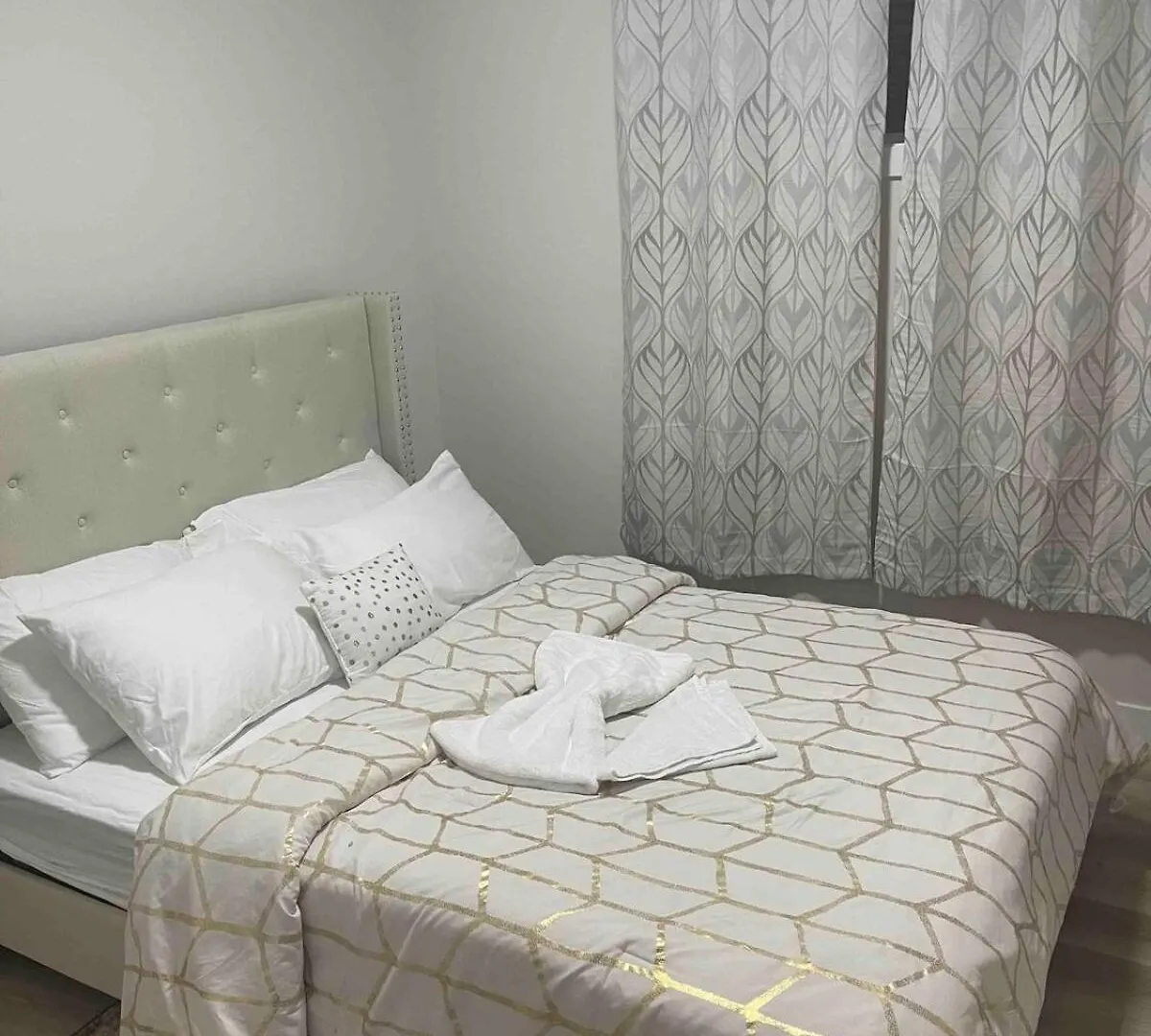 Modern Suite In Basement Upland Edmonton 0*,